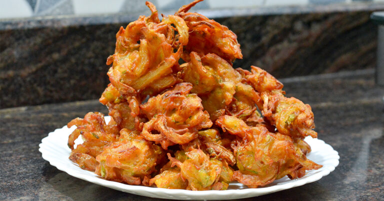 Onion Mirchi Pakoda Recipe